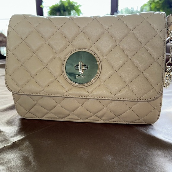 DKNY Donna Karan Cream Leather Quilted Bag Gold Hardware Detachable Strap - Picture 4 of 14